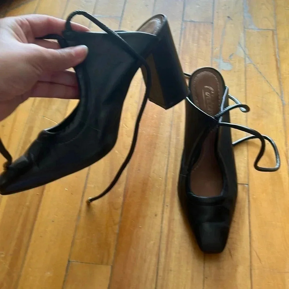 L’intervalle‎  heels